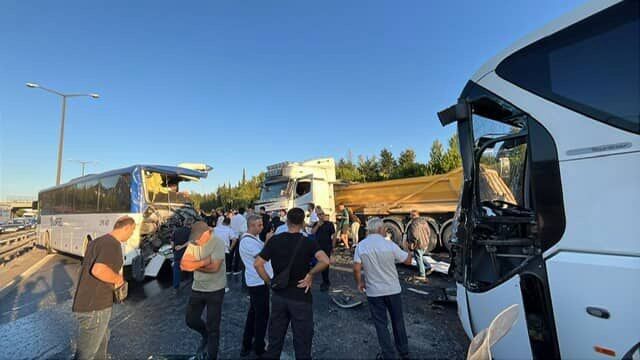 TEM Otoyolu’nda feci kaza: 1 ölü, 16 yaralı