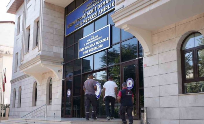 Temizlik personelleri buldukları cüzdanları polise teslim etti