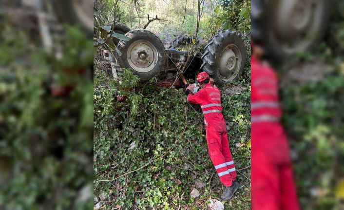 Ters dönen traktörün altında sıkışan sürücü yaralandı