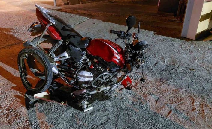 Ters şerite giren otomobil motosikletle çarpıştı: 1 yaralı
