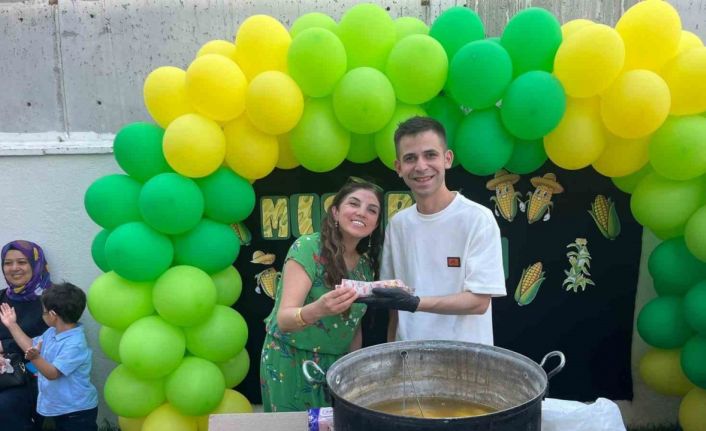 Tezgahından elde ettiği gelirlerle şehir şehir gezerek özel öğrencilerin gönüllerini kazanıyor