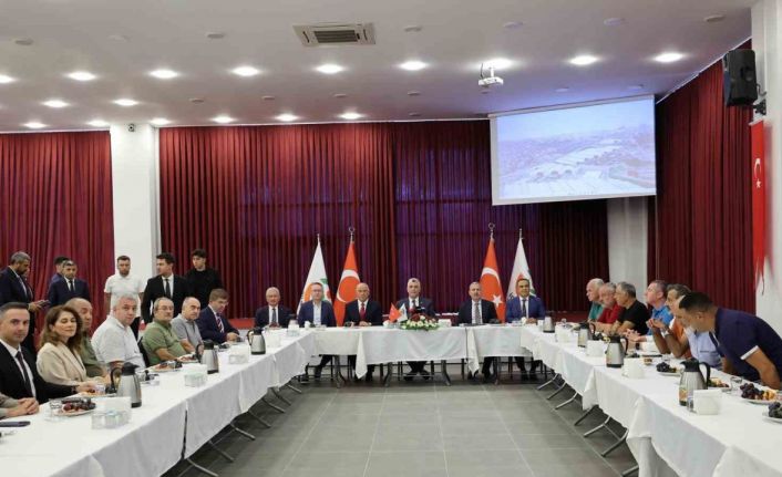 Ticaret Bakanı Ömer Bolat, gıda toptancıları ile bir araya geldi