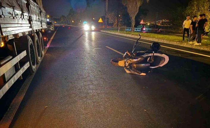 Tıra arkadan çarpan motosikletli ağır yaralandı