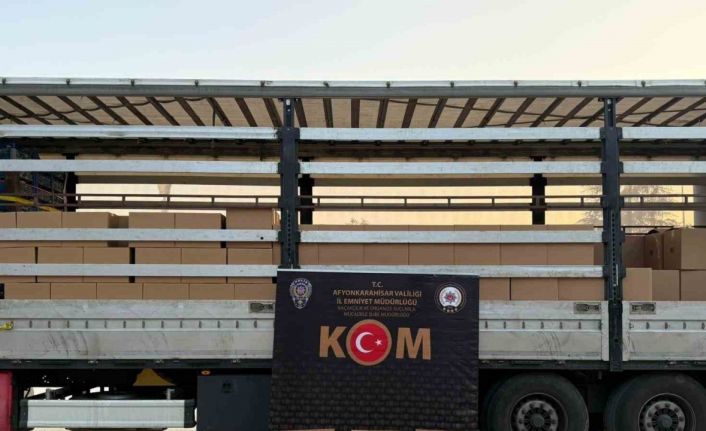 Tırda 4 milyon 300 bin adet bandrolsüz boş makaron ele geçirildi