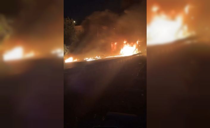 Tirebolu’da seyir halindeki tır alevlere teslim oldu