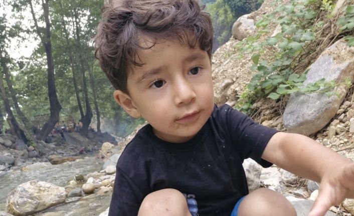 Tırla çarpışan motosikletteki 4 yaşındaki çocuk, 7 günlük yaşam mücadelesini kaybetti