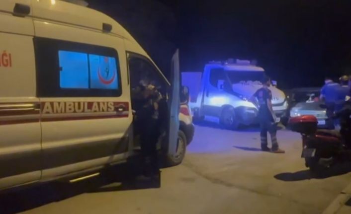 Tofaş marka otomobilin karıştığı kazada 3 kişi yaralandı