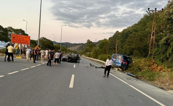 Tofaş otomobil jandarma aracına çarptı: 1 ağır yaralı