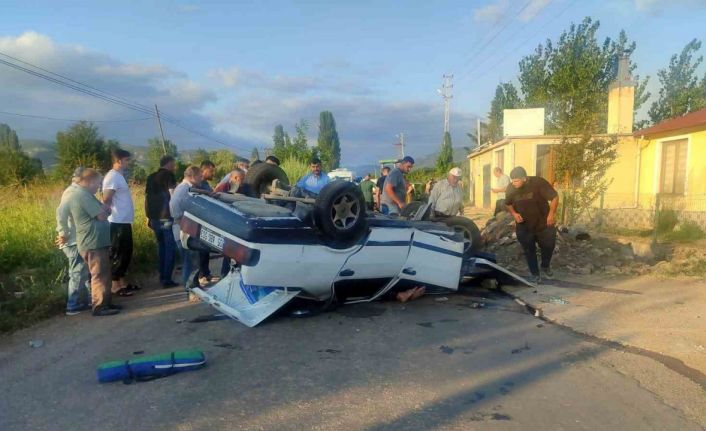 Tokat’ta otomobil ile traktör çarpıştı: 1 yaralı
