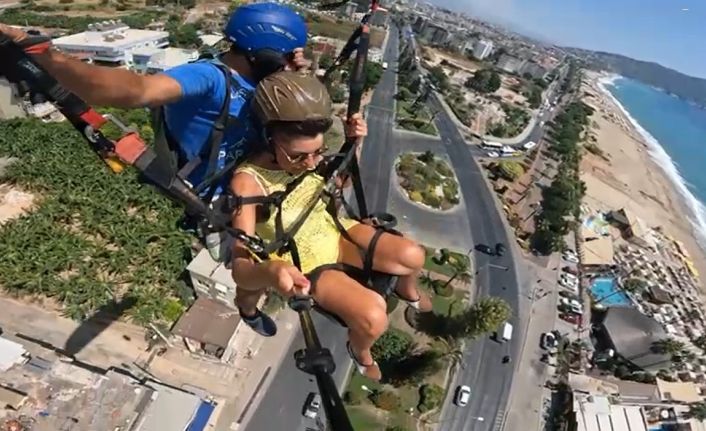 Trafik kazası yamaç paraşütü kamerasında