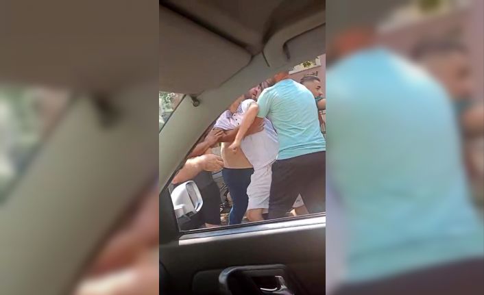 Trafikte dehşet saçtılar: Yol verme tartışması saldırıya dönüştü