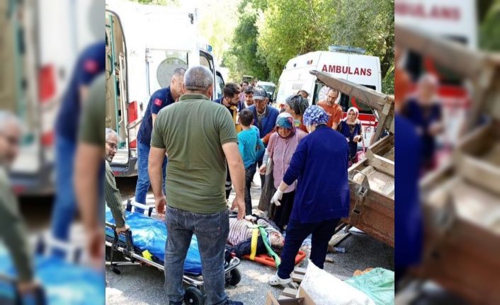 Traktör devrildi: 3’ü ağır 6 yaralı