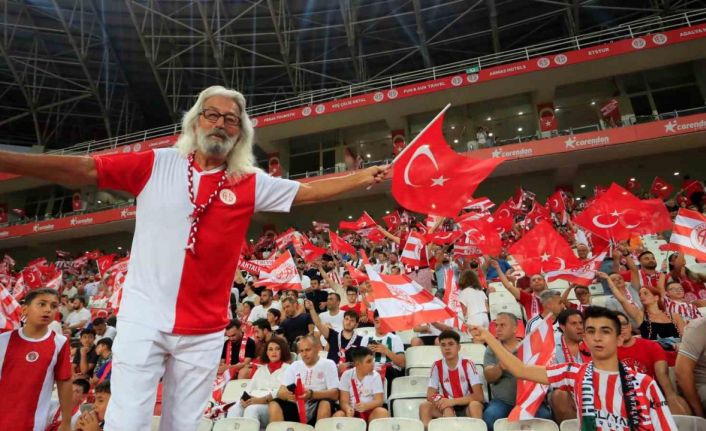 Trendyol Süper Lig: Antalyaspor: 1 - Fatih Karagümrük: 1 (İlk yarı)