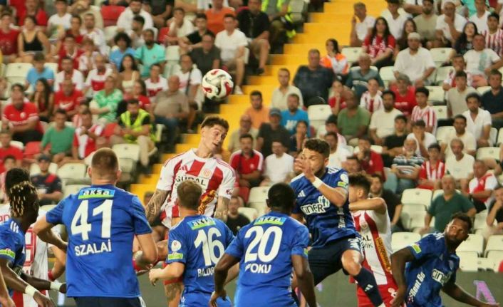 Trendyol Süper Lig: Antalyaspor: 2 - Kasımpaşa: 1 (İlk yarı)