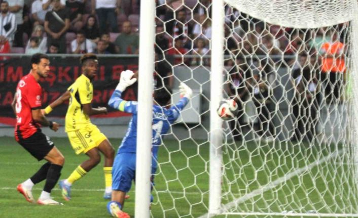 Trendyol Süper Lig: Gençlerbirliği: 0 - Fenerbahçe: 3 (İlk yarı)