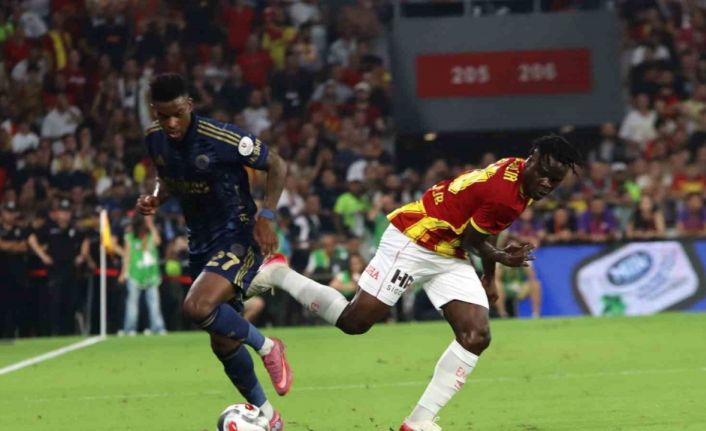 Trendyol Süper Lig: Göztepe: 0 - Fenerbahçe: 0 (İlk yarı)