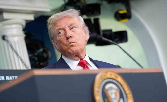 Trump, Çin-ABD arasındaki gümrük vergisi ateşkesini 90 gün daha uzattı