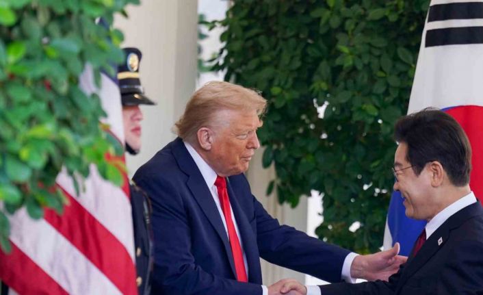 Trump’ın elindeki morluk hakkında Beyaz Saray’dan açıklama