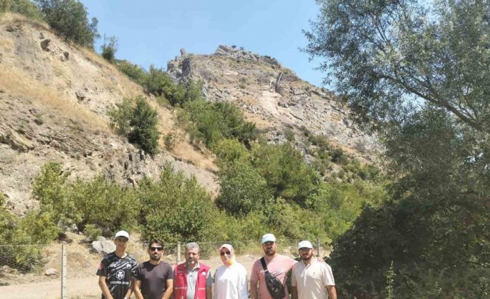 TÜGVA’lı gençlerden çevre temizliği