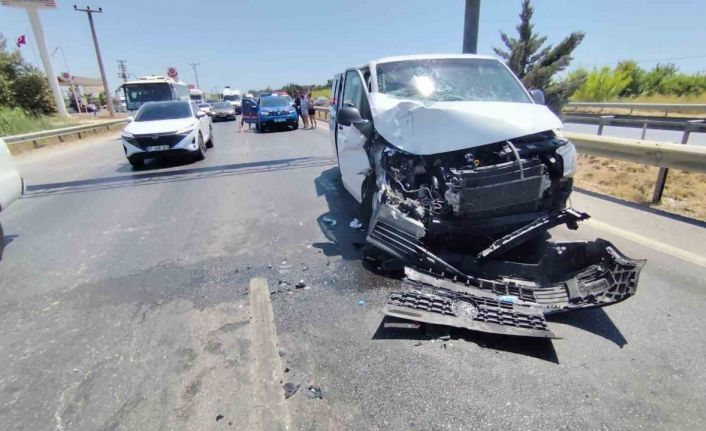 Tur aracı tur otobüsüne arkadan çarptı: 5’i Hollandalı 6 yaralı