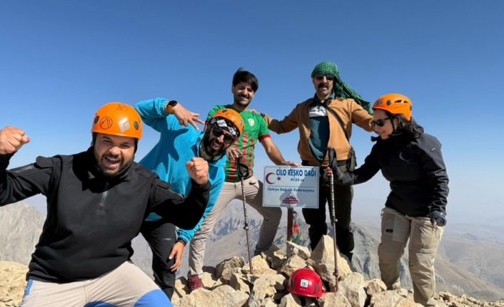 Türkiye’nin ikinci yüksek noktasında nefes kesen zirve tırmanışı