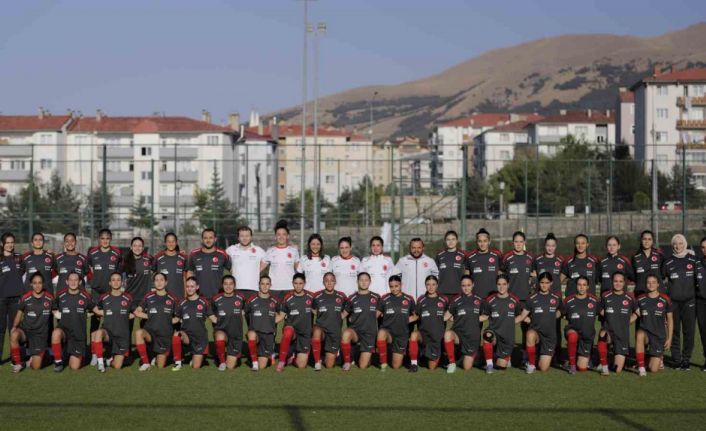 U17 Kız Millî Takımı’nın Erzurum hazırlık kampı sürüyor