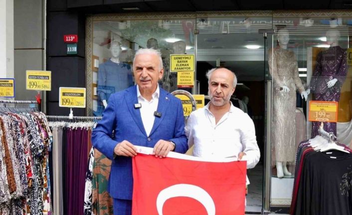 Ümraniye Belediyesi anlamlı bayrak videosu ile gündemde