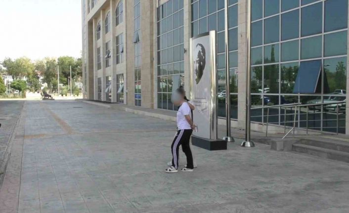 Uşak’ta yolcu otobüsünde 28 bin sentetik ecza ele geçirildi