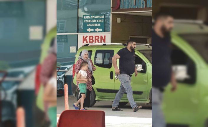 Üzerine parfüm sıkıp çakmak yakan çocuk yaralandı