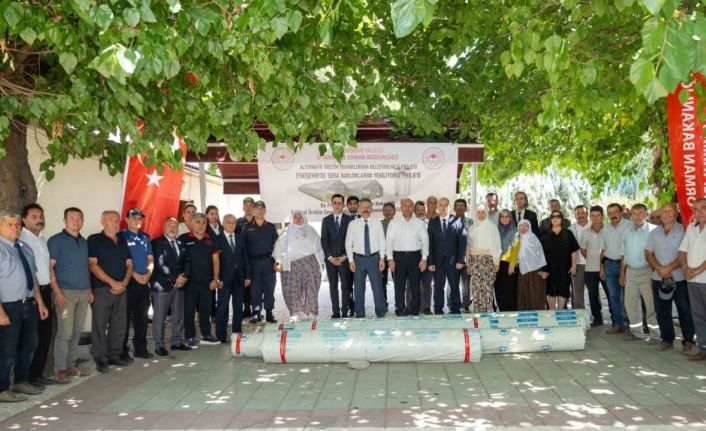 Vali Aksoy Mihalgazi’de sera örtüsü teslim törenine katıldı