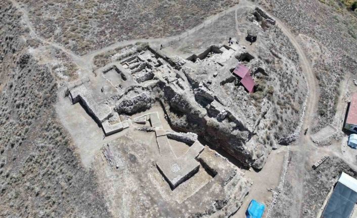 Vali Çelik’ten Kınık Höyük ve Porsuk-Zeyve Höyük Kazı Alanlarına ziyaret