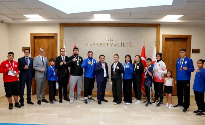 Vali Çiçek, Balkan Şampiyonu ERVA sporcularını kabul etti