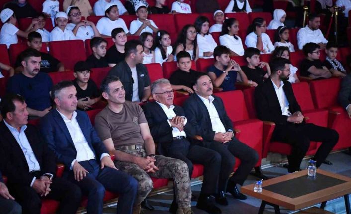 Vali Çiçek ve Başkan Büyükkılıç, çocukların heyecanına ortak oldu