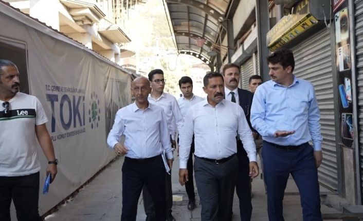 Vali Masatlı, Tarihi Uzun Çarşı’daki çalışmaları inceledi