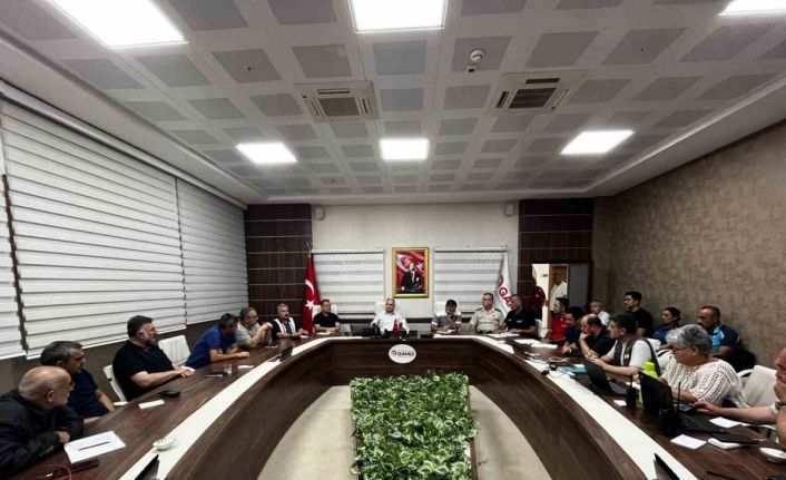 Vali Özkan kriz masasında çalışmaları takip etti