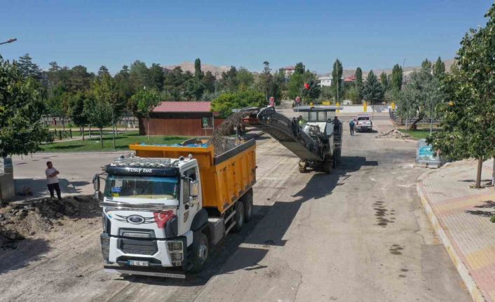 Van Büyükşehir Belediyesi Suvaroğlu Caddesi’nde çalışmalara başladı