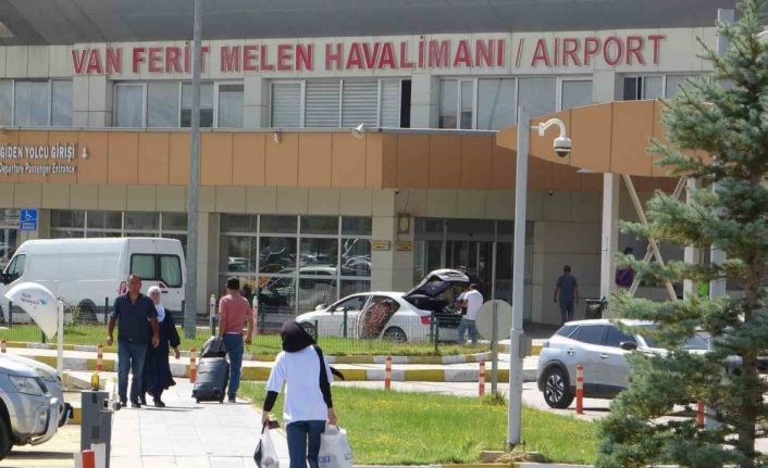 Van’da havalimanının kapatılması turizmcileri tedirgin ediyor