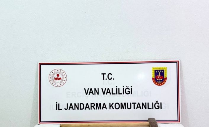 Van’da kaçak kazı yapan 3 kişi yakalandı