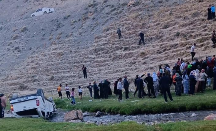 Van’da kamyonet uçuruma yuvarlandı: 6 yaralı