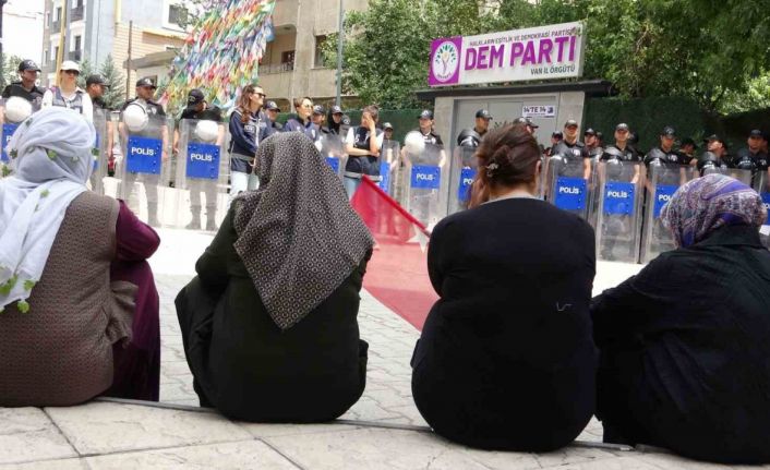 Vanlı anneler, terörsüz Türkiye istiyor