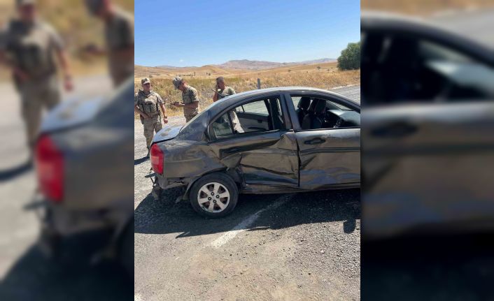 Varto’da otomobiller çarpıştı: 8 yaralı