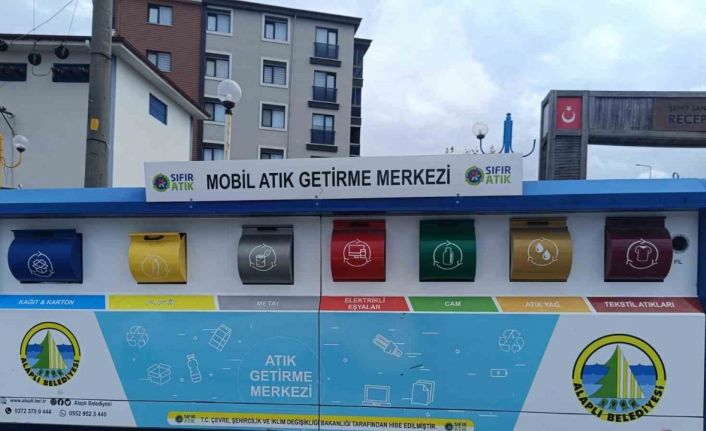 Vatandaş, mobil atık getirme merkezinin dolu olmasına tepki