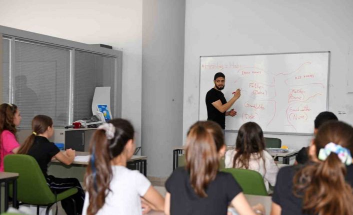 Yabancı üniversite öğrencilerinden Osmangazili çocuklara İngilizce eğitimi