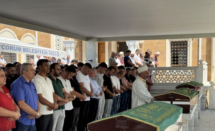 Yağ tankına düşerek ölen anne ve oğlu toprağa verildi