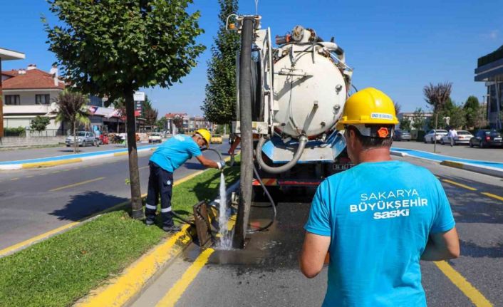 Yağmur suyu hatları temizleniyor