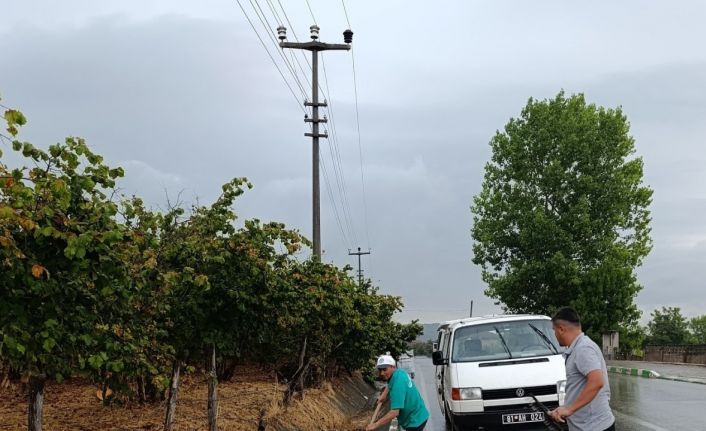 Yağmur suyu kanalları temizleniyor
