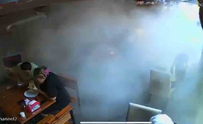 Yalova’da patlayan kamyon lastiği restoranda tozu dumana kattı
