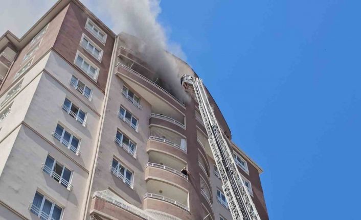 Yangında can pazarı: Mahsur kalanlar kurtarılmaya çalışılıyor