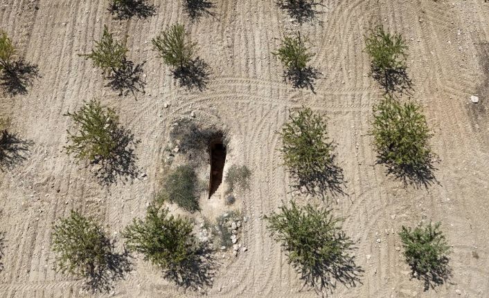 Yapay mağara zannedilen yapının kaya mezarı olduğu ortaya çıktı