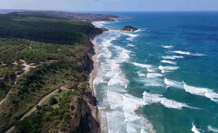 Yasak sonrası Şile sahilleri boş kaldı: Dalgalar havadan görüntülendi